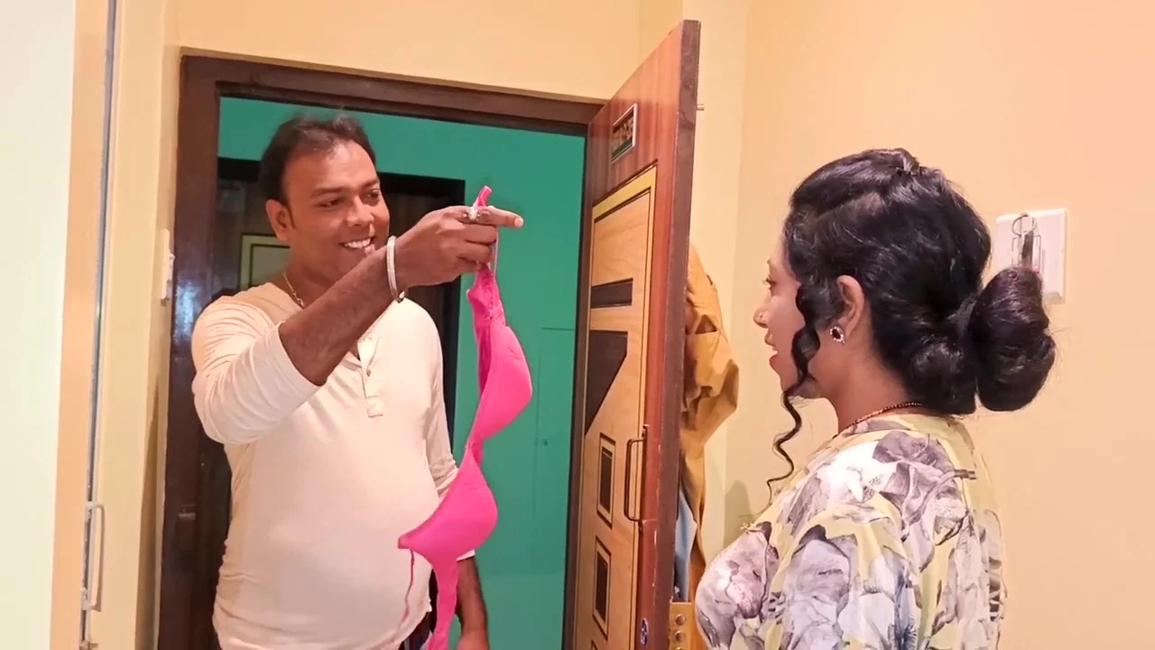 Lost Bra 2025 Hindi Uncut Hot Short Film